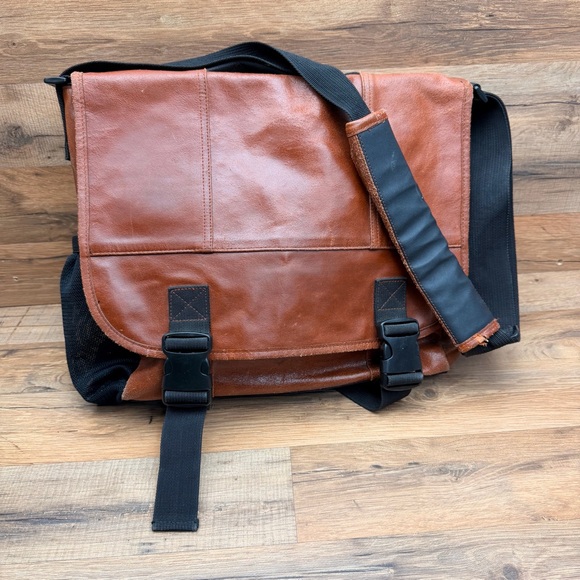 Vintage Wilsons Leather Cross Body Messenger Bag Brown Leather Messenger Bag - Picture 5 of 9